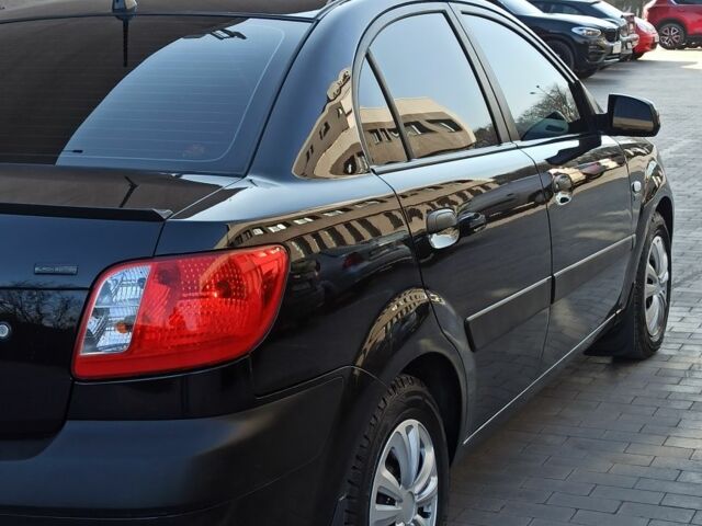 Чорний Кіа Ріо, об'ємом двигуна 0 л та пробігом 260 тис. км за 4850 $, фото 1 на Automoto.ua