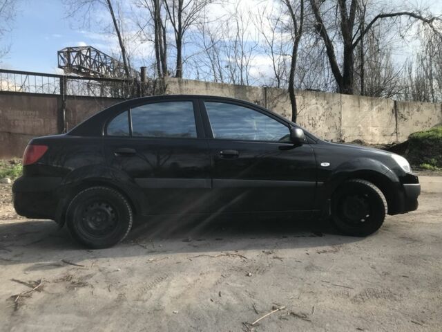 Чорний Кіа Ріо, об'ємом двигуна 1.4 л та пробігом 240 тис. км за 4600 $, фото 4 на Automoto.ua