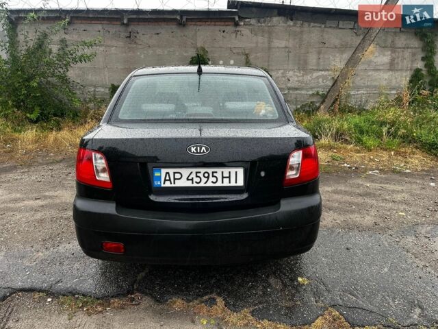 Чорний Кіа Ріо, об'ємом двигуна 1.4 л та пробігом 245 тис. км за 3900 $, фото 4 на Automoto.ua