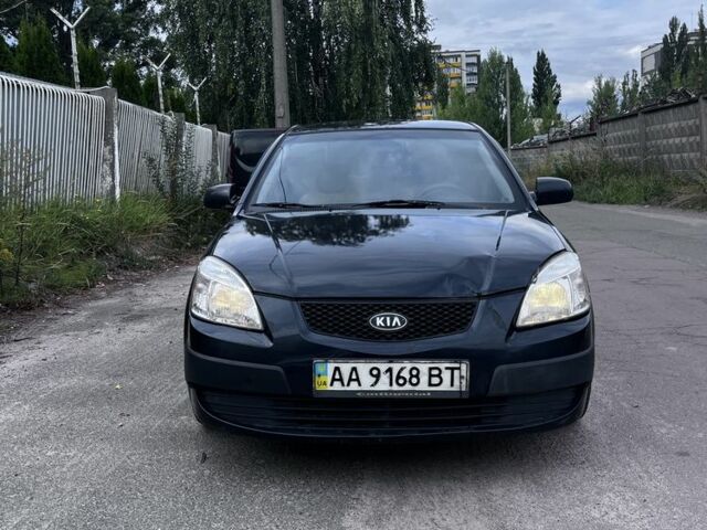 Чорний Кіа Ріо, об'ємом двигуна 1.4 л та пробігом 300 тис. км за 1998 $, фото 6 на Automoto.ua