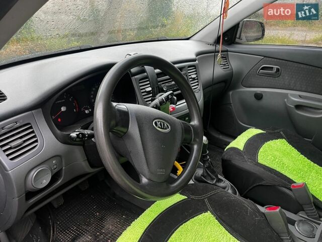 Чорний Кіа Ріо, об'ємом двигуна 1.4 л та пробігом 245 тис. км за 3900 $, фото 3 на Automoto.ua