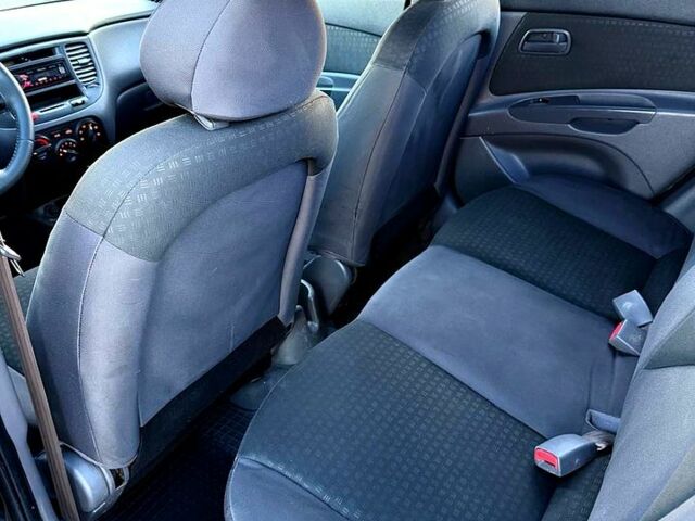 Черный Киа Рио, объемом двигателя 1.4 л и пробегом 224 тыс. км за 4999 $, фото 10 на Automoto.ua
