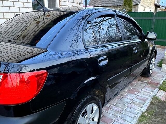 Черный Киа Рио, объемом двигателя 1.5 л и пробегом 250 тыс. км за 5500 $, фото 2 на Automoto.ua