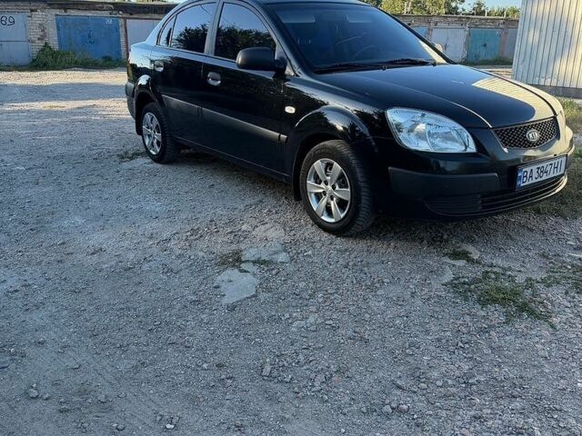 Черный Киа Рио, объемом двигателя 1.4 л и пробегом 218 тыс. км за 3500 $, фото 1 на Automoto.ua