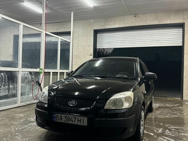 Черный Киа Рио, объемом двигателя 1.4 л и пробегом 216 тыс. км за 3300 $, фото 2 на Automoto.ua