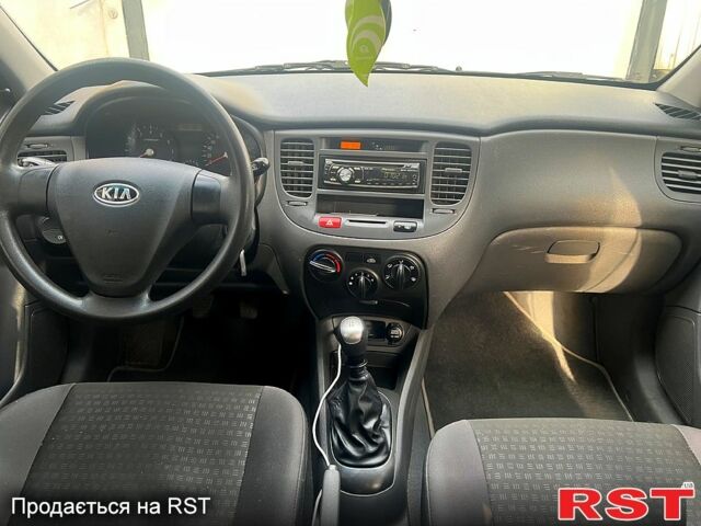 Черный Киа Рио, объемом двигателя 1.4 л и пробегом 1200 тыс. км за 5000 $, фото 7 на Automoto.ua
