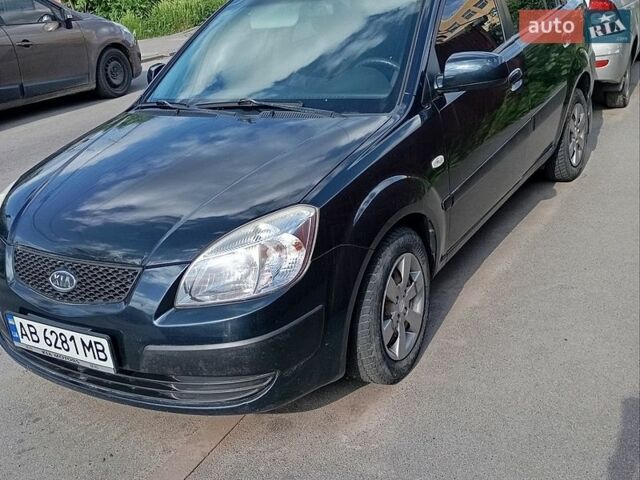 Черный Киа Рио, объемом двигателя 1.4 л и пробегом 190 тыс. км за 3600 $, фото 3 на Automoto.ua