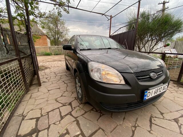 Черный Киа Рио, объемом двигателя 1.4 л и пробегом 250 тыс. км за 3399 $, фото 9 на Automoto.ua