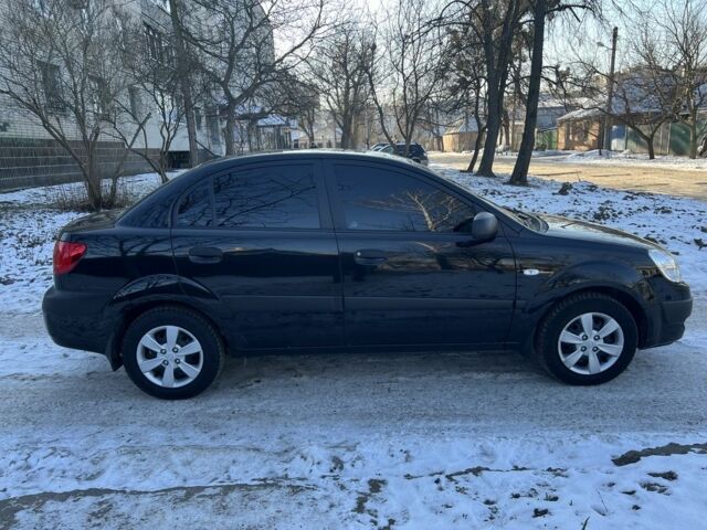 Чорний Кіа Ріо, об'ємом двигуна 0 л та пробігом 120 тис. км за 5825 $, фото 3 на Automoto.ua