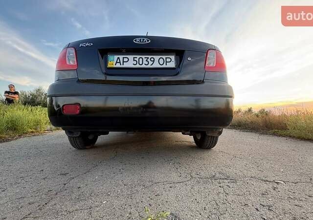 Черный Киа Рио, объемом двигателя 1.4 л и пробегом 168 тыс. км за 5600 $, фото 4 на Automoto.ua
