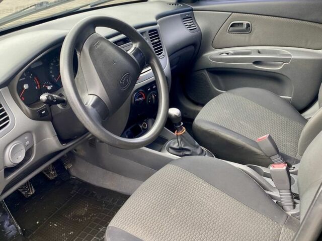 Черный Киа Рио, объемом двигателя 1.4 л и пробегом 152 тыс. км за 4600 $, фото 7 на Automoto.ua