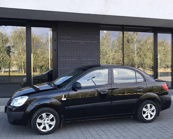 Черный Киа Рио, объемом двигателя 1.4 л и пробегом 291 тыс. км за 5500 $, фото 3 на Automoto.ua