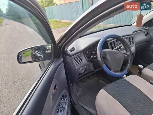 Черный Киа Рио, объемом двигателя 1.4 л и пробегом 156 тыс. км за 4800 $, фото 4 на Automoto.ua