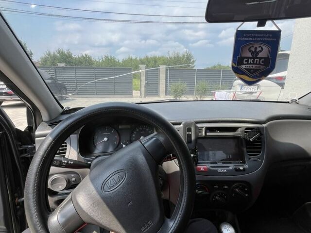 Чорний Кіа Ріо, об'ємом двигуна 1.5 л та пробігом 259 тис. км за 4388 $, фото 5 на Automoto.ua