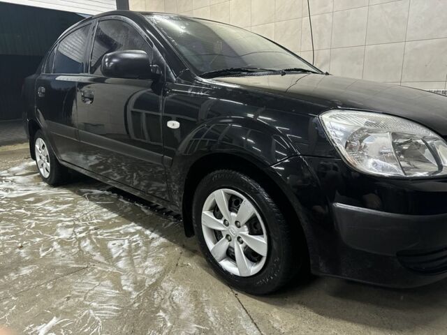 Чорний Кіа Ріо, об'ємом двигуна 1.4 л та пробігом 215 тис. км за 3112 $, фото 2 на Automoto.ua