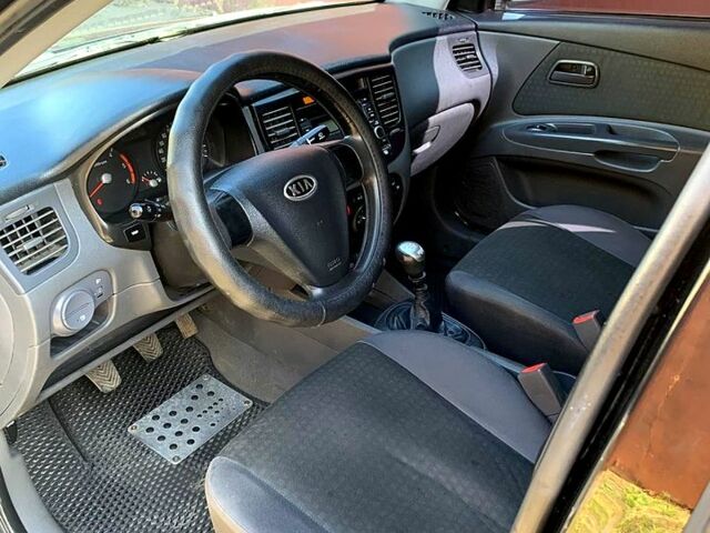 Чорний Кіа Ріо, об'ємом двигуна 1.5 л та пробігом 236 тис. км за 4500 $, фото 5 на Automoto.ua