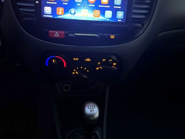 Черный Киа Рио, объемом двигателя 1.5 л и пробегом 25000 тыс. км за 5500 $, фото 3 на Automoto.ua