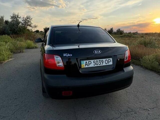 Чорний Кіа Ріо, об'ємом двигуна 1.4 л та пробігом 168 тис. км за 5500 $, фото 3 на Automoto.ua