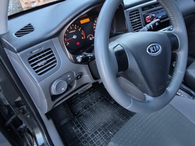 Черный Киа Рио, объемом двигателя 1.4 л и пробегом 220 тыс. км за 4400 $, фото 12 на Automoto.ua