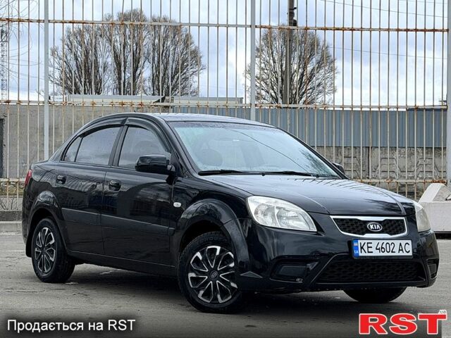 Чорний Кіа Ріо, об'ємом двигуна 1.4 л та пробігом 220 тис. км за 4700 $, фото 1 на Automoto.ua