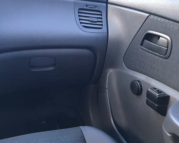 Черный Киа Рио, объемом двигателя 1.4 л и пробегом 291 тыс. км за 5500 $, фото 13 на Automoto.ua