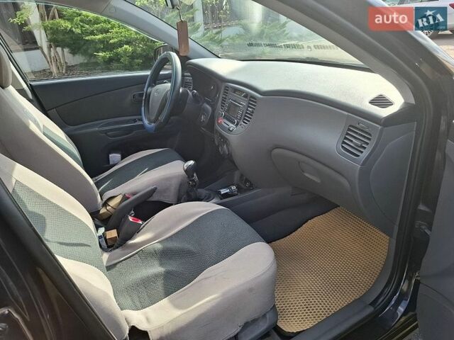 Черный Киа Рио, объемом двигателя 1.4 л и пробегом 156 тыс. км за 4800 $, фото 9 на Automoto.ua