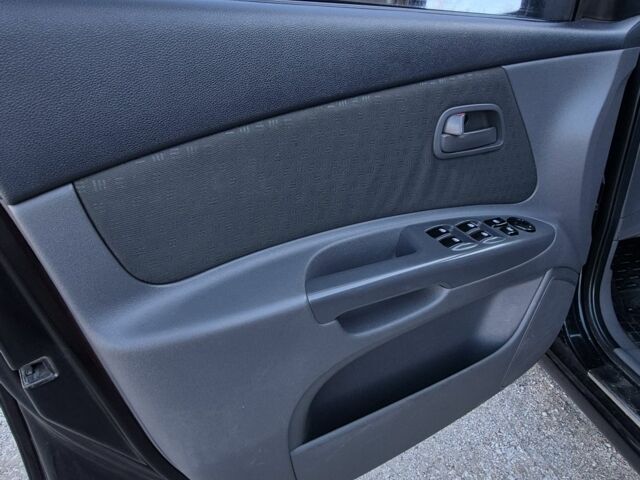 Черный Киа Рио, объемом двигателя 1.4 л и пробегом 220 тыс. км за 4400 $, фото 10 на Automoto.ua