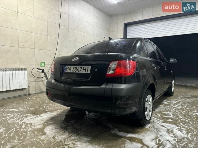 Черный Киа Рио, объемом двигателя 1.4 л и пробегом 216 тыс. км за 3300 $, фото 4 на Automoto.ua
