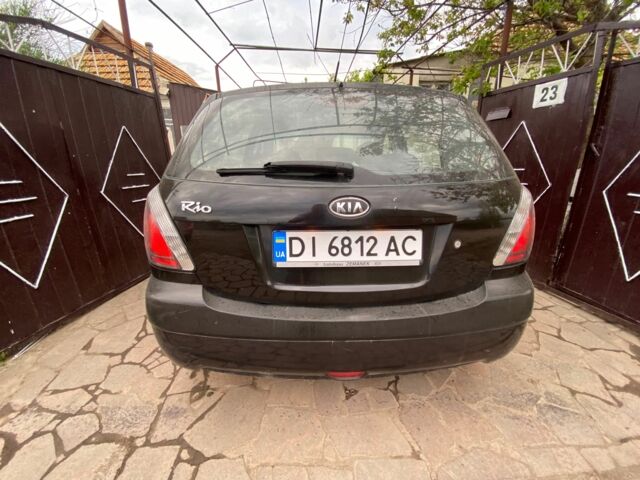 Черный Киа Рио, объемом двигателя 1.4 л и пробегом 250 тыс. км за 3399 $, фото 8 на Automoto.ua