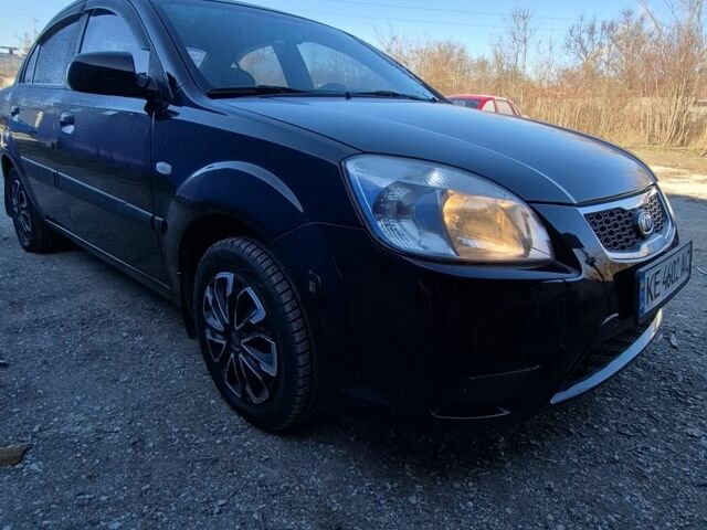 Черный Киа Рио, объемом двигателя 1.4 л и пробегом 220 тыс. км за 4400 $, фото 2 на Automoto.ua