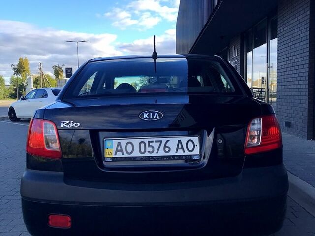 Чорний Кіа Ріо, об'ємом двигуна 1.4 л та пробігом 291 тис. км за 4200 $, фото 4 на Automoto.ua