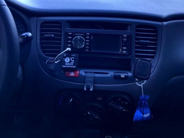 Чорний Кіа Ріо, об'ємом двигуна 1.4 л та пробігом 291 тис. км за 4200 $, фото 7 на Automoto.ua