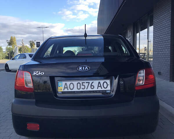 Черный Киа Рио, объемом двигателя 1.4 л и пробегом 291 тыс. км за 5500 $, фото 6 на Automoto.ua