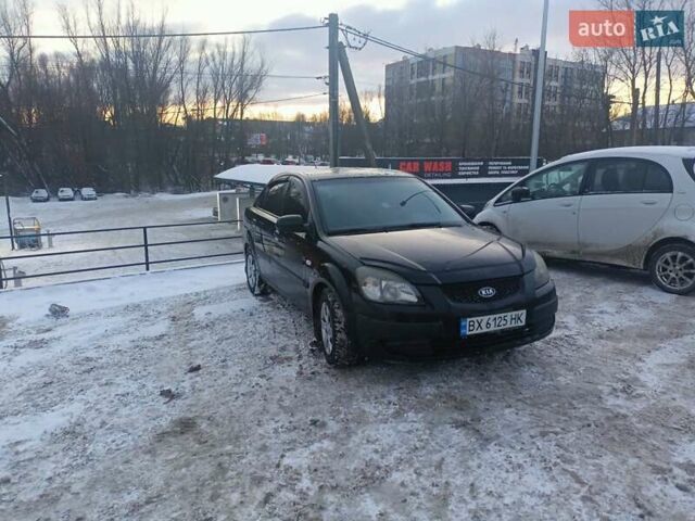 Черный Киа Рио, объемом двигателя 1.4 л и пробегом 273 тыс. км за 3700 $, фото 2 на Automoto.ua