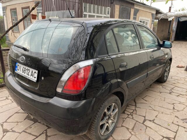Черный Киа Рио, объемом двигателя 1.4 л и пробегом 250 тыс. км за 3399 $, фото 3 на Automoto.ua