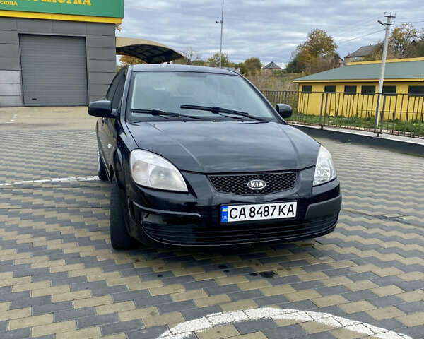 Черный Киа Рио, объемом двигателя 1.4 л и пробегом 152 тыс. км за 4600 $, фото 1 на Automoto.ua