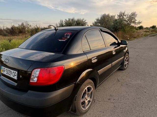 Черный Киа Рио, объемом двигателя 1.4 л и пробегом 168 тыс. км за 5500 $, фото 5 на Automoto.ua