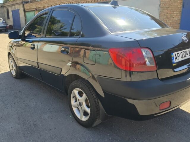 Черный Киа Рио, объемом двигателя 1.5 л и пробегом 239 тыс. км за 4498 $, фото 6 на Automoto.ua