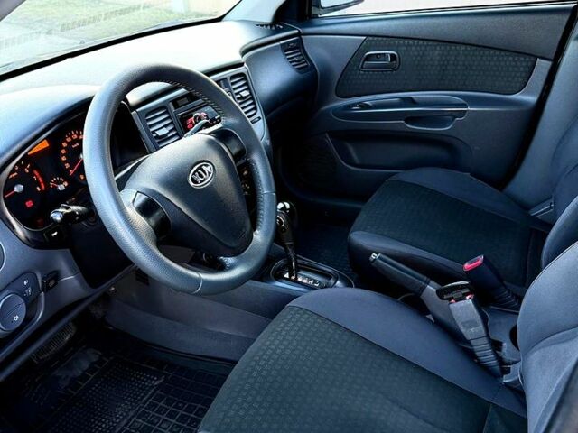 Черный Киа Рио, объемом двигателя 1.4 л и пробегом 224 тыс. км за 4999 $, фото 8 на Automoto.ua