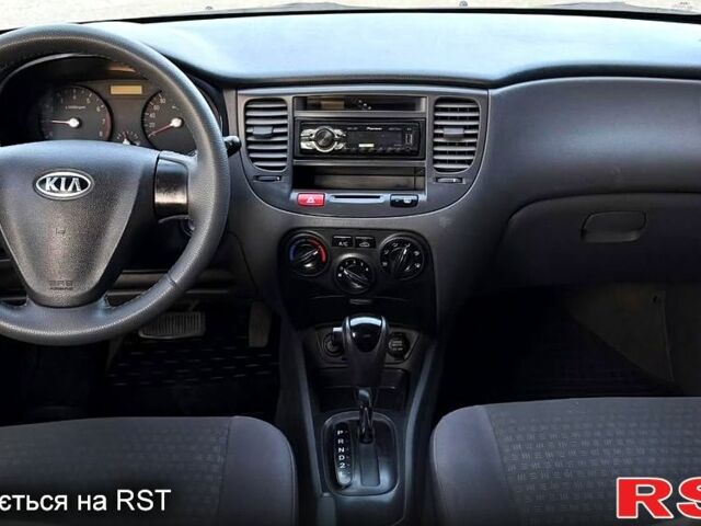 Чорний Кіа Ріо, об'ємом двигуна 1.4 л та пробігом 220 тис. км за 4700 $, фото 7 на Automoto.ua