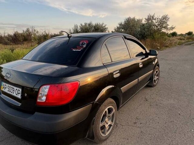 Чорний Кіа Ріо, об'ємом двигуна 1.4 л та пробігом 168 тис. км за 5500 $, фото 5 на Automoto.ua