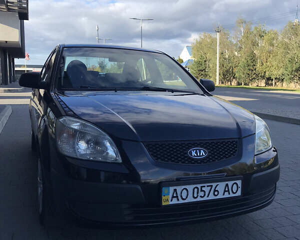 Черный Киа Рио, объемом двигателя 1.4 л и пробегом 291 тыс. км за 5500 $, фото 5 на Automoto.ua