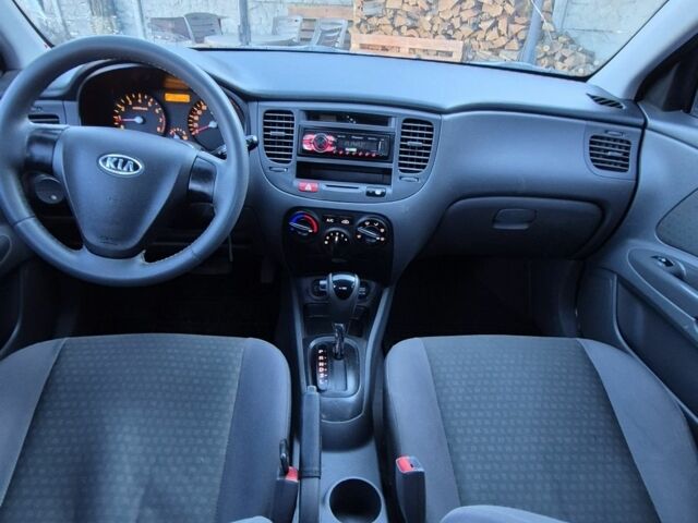 Черный Киа Рио, объемом двигателя 1.4 л и пробегом 220 тыс. км за 4400 $, фото 14 на Automoto.ua