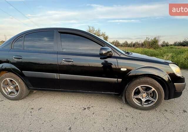 Черный Киа Рио, объемом двигателя 1.4 л и пробегом 168 тыс. км за 5600 $, фото 15 на Automoto.ua