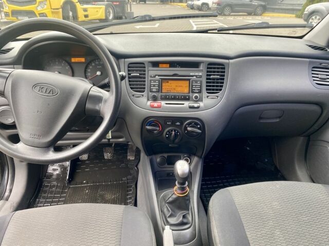 Черный Киа Рио, объемом двигателя 1.4 л и пробегом 152 тыс. км за 4600 $, фото 4 на Automoto.ua