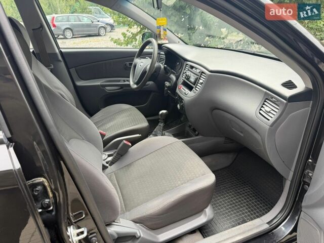 Черный Киа Рио, объемом двигателя 1.4 л и пробегом 155 тыс. км за 3900 $, фото 10 на Automoto.ua