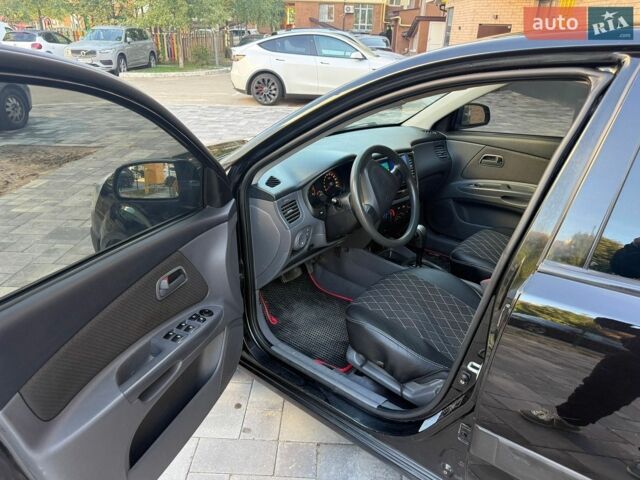 Чорний Кіа Ріо, об'ємом двигуна 1.4 л та пробігом 191 тис. км за 5300 $, фото 8 на Automoto.ua
