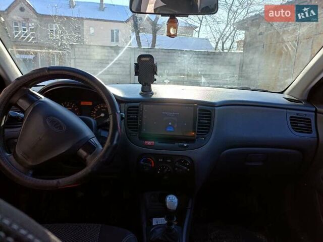 Черный Киа Рио, объемом двигателя 1.4 л и пробегом 259 тыс. км за 4500 $, фото 4 на Automoto.ua