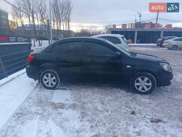 Черный Киа Рио, объемом двигателя 1.4 л и пробегом 273 тыс. км за 3700 $, фото 3 на Automoto.ua