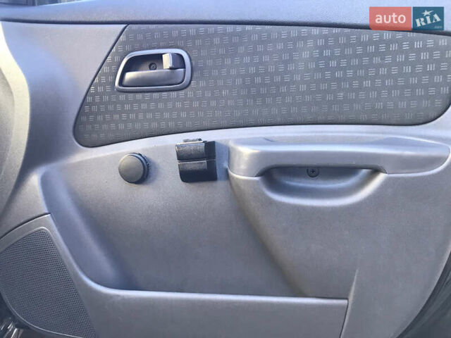 Черный Киа Рио, объемом двигателя 1.4 л и пробегом 291 тыс. км за 5500 $, фото 14 на Automoto.ua